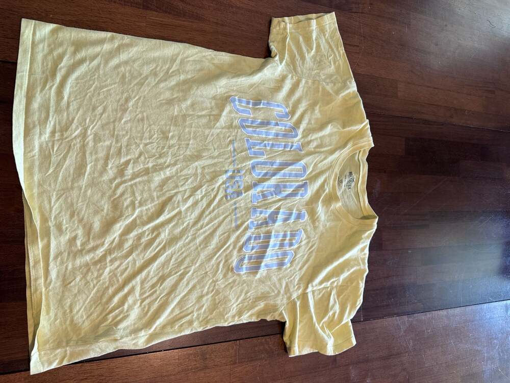 Hollister Women's Yellow Colorado USA Graphic T-Shirt Size XS